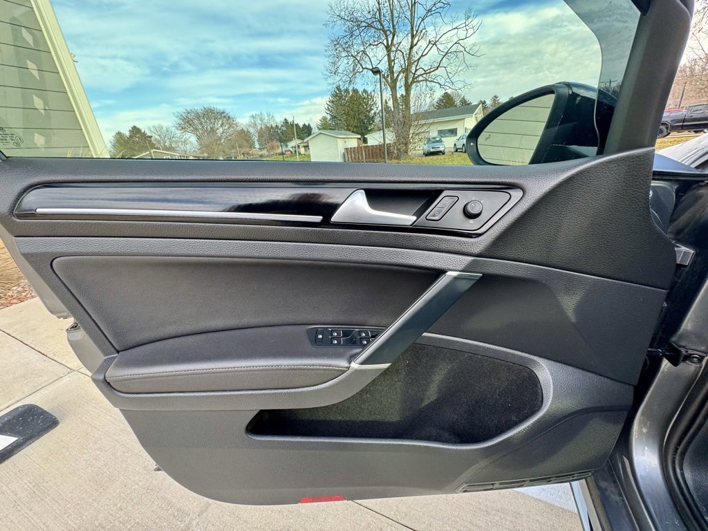 Used 2019 Volkswagen Golf R 4-Door image 26