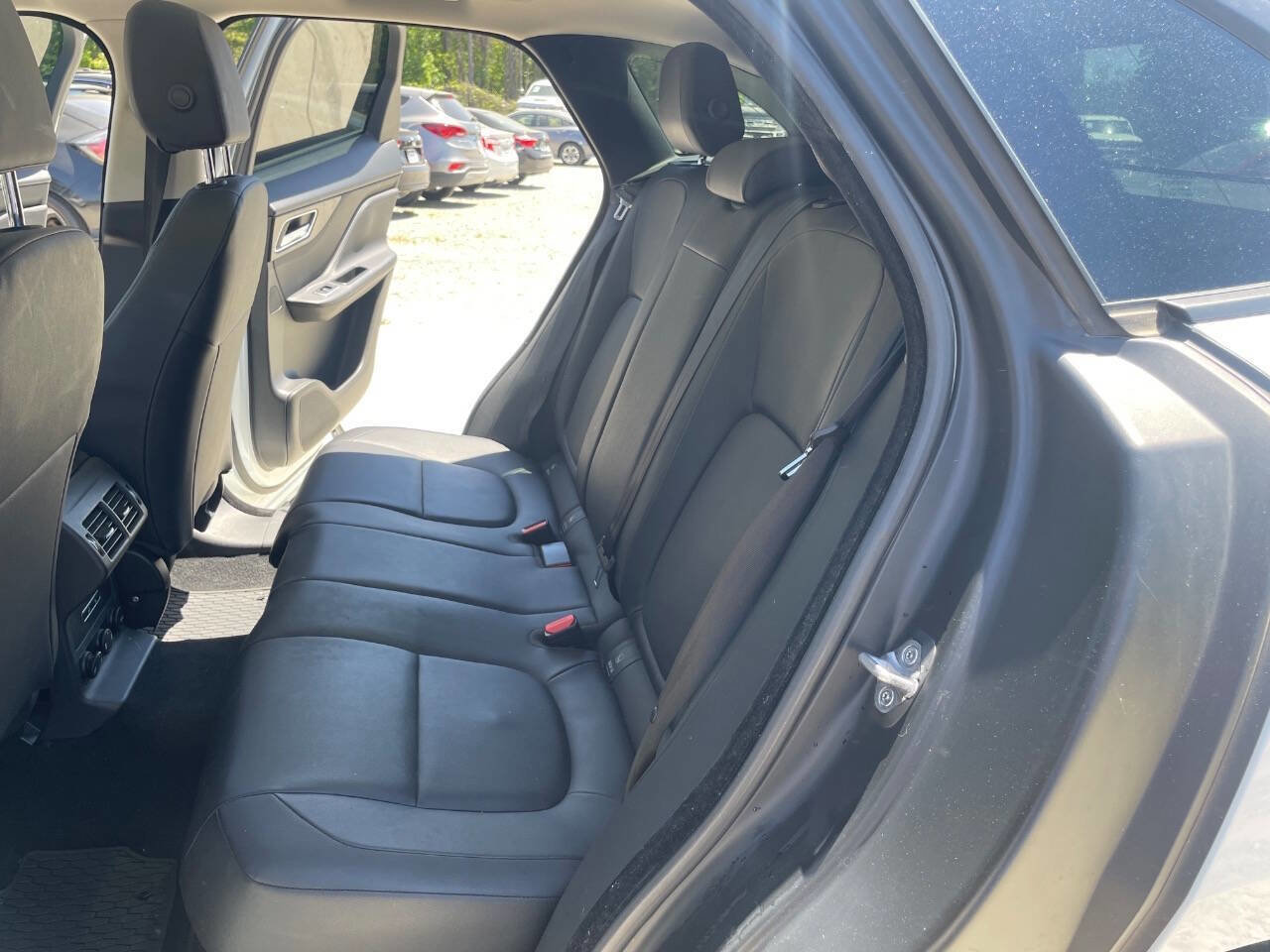Used 2018 Jaguar F-PACE Premium AWD/4WD image 21