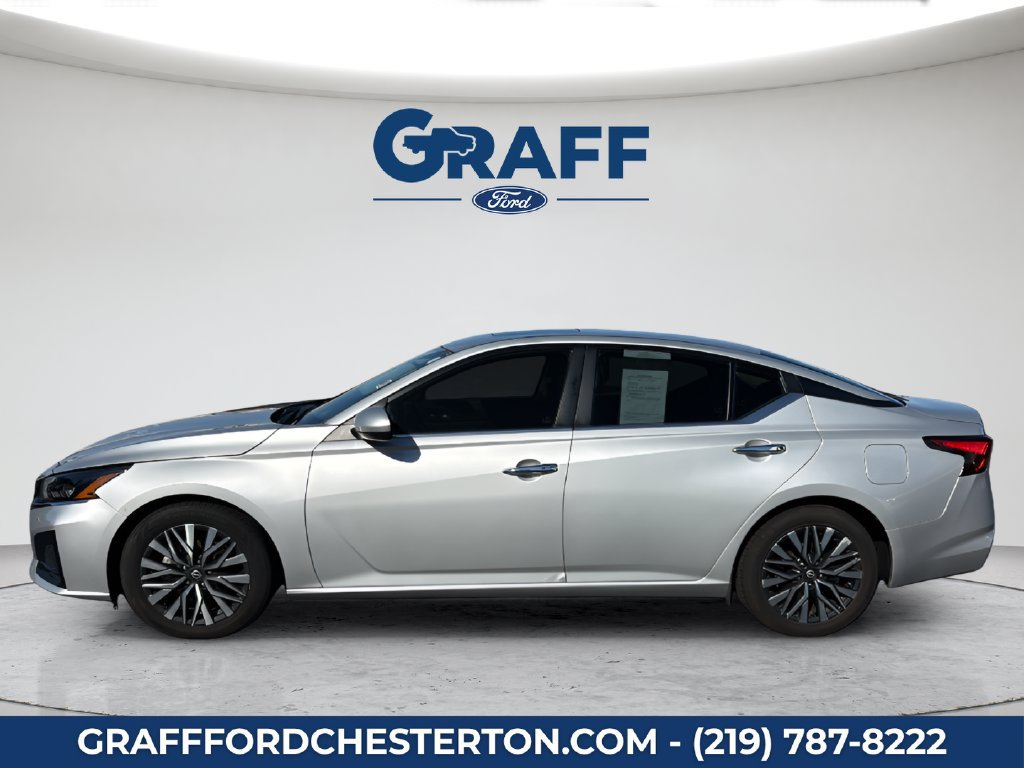 Used 2024 Nissan Altima 2.5 SV w/ SV Premium Package FWD image 3