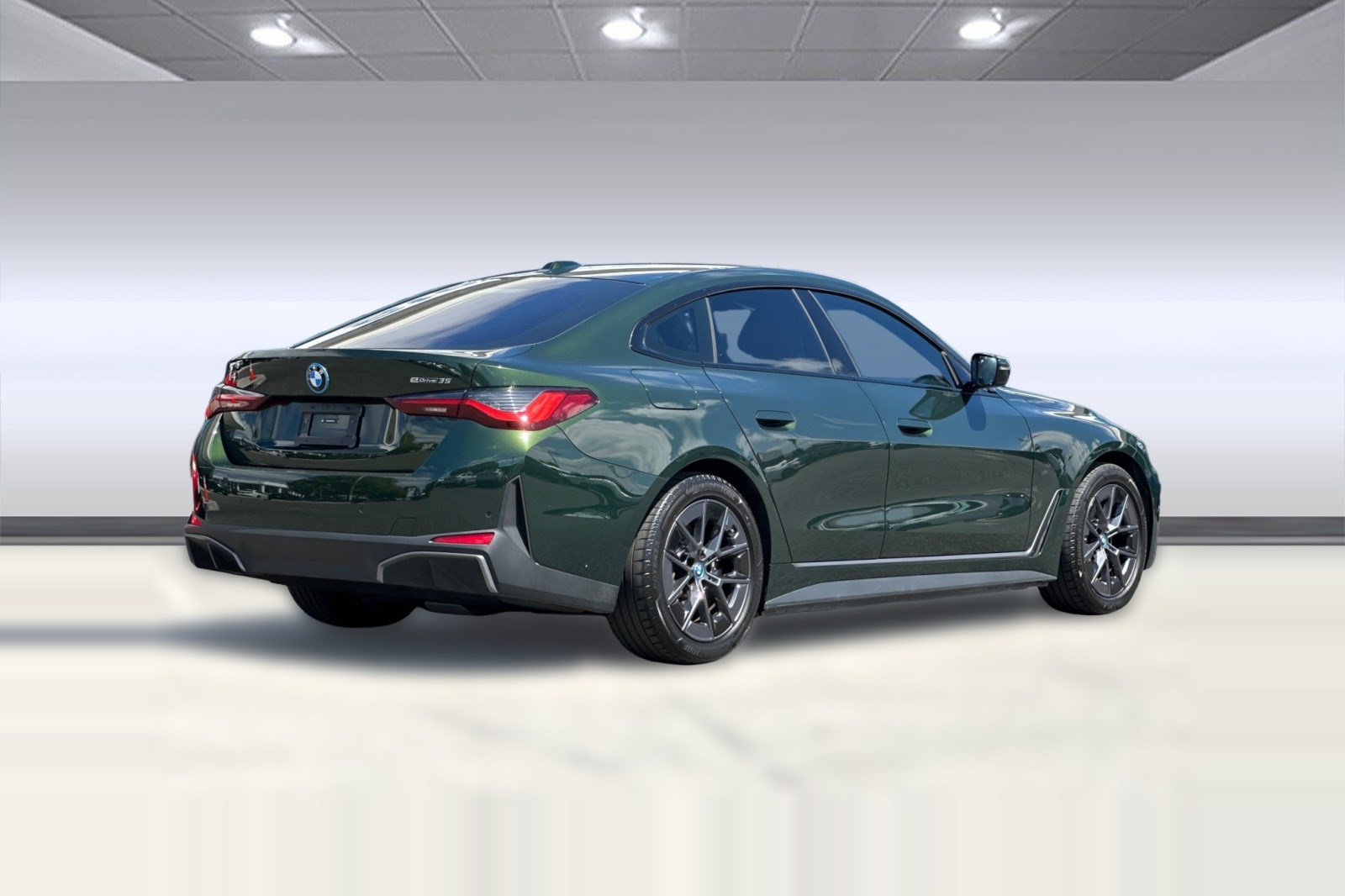 Used 2023 BMW i4 eDrive35 w/ Premium Package RWD image 9