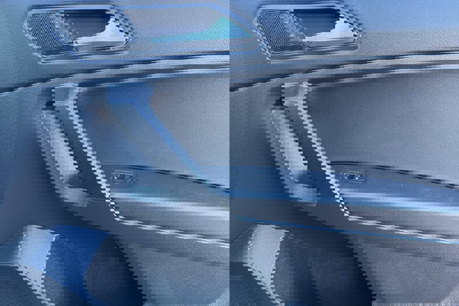 Used 2021 Volkswagen Tiguan SE image 19