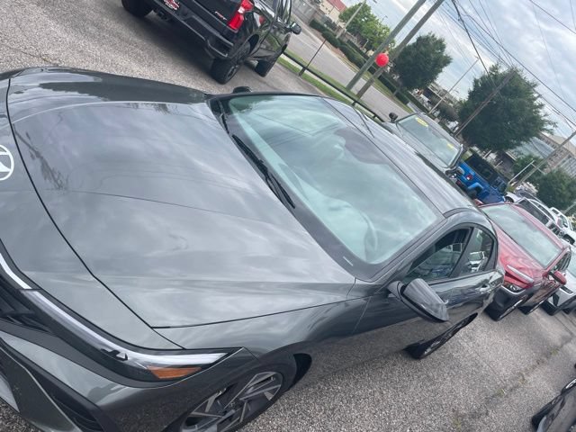 Certified 2025 Hyundai Elantra Sport FWD image 16