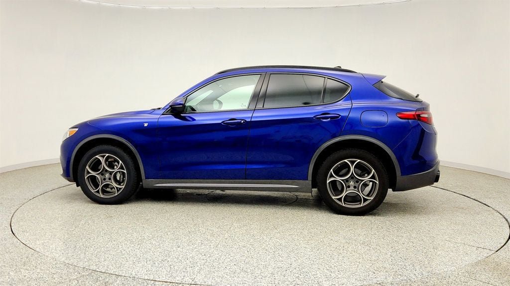 Used 2022 Alfa Romeo Stelvio Ti AWD/4WD image 8