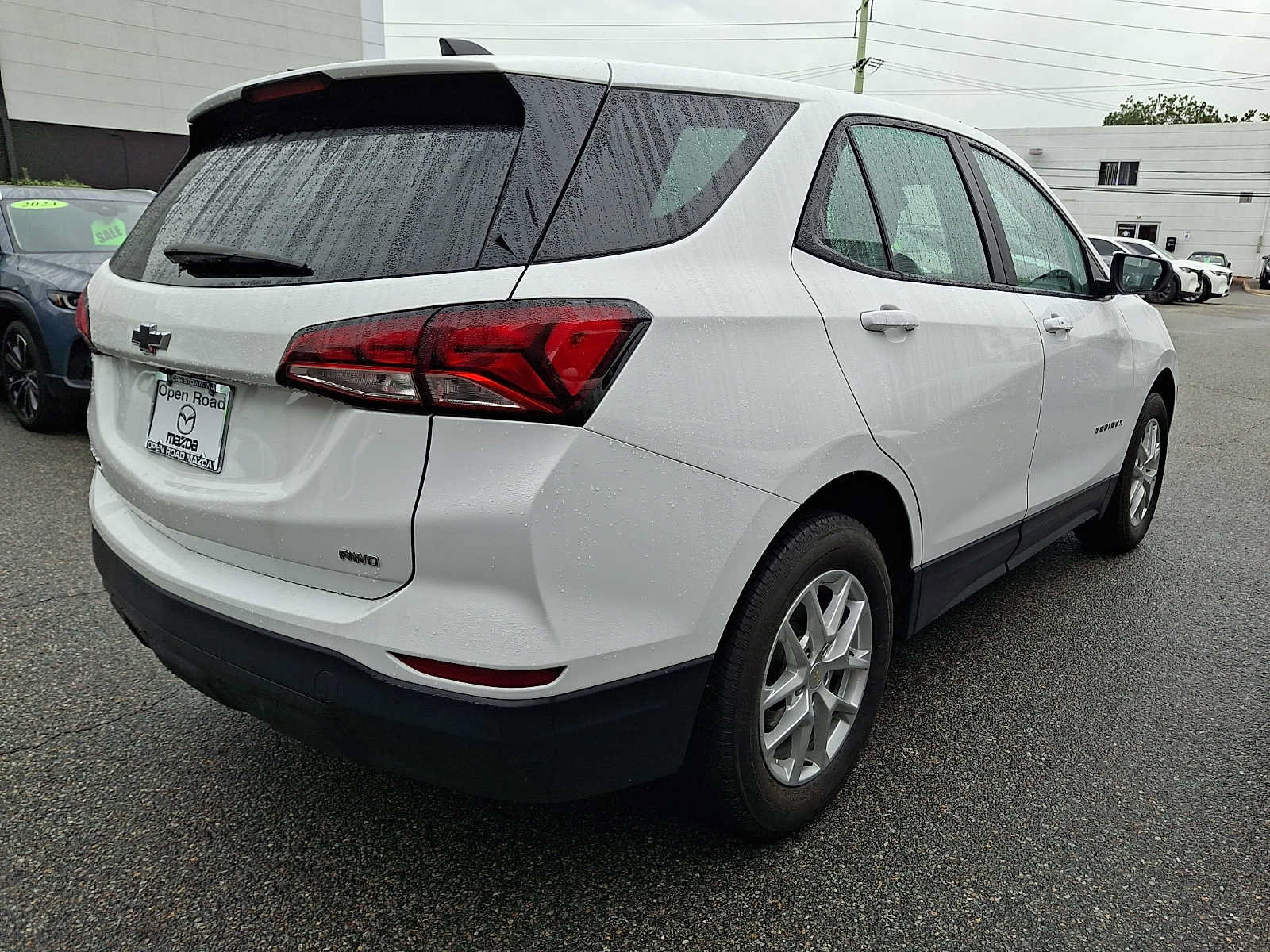 Used 2023 Chevrolet Equinox LS AWD/4WD image 4