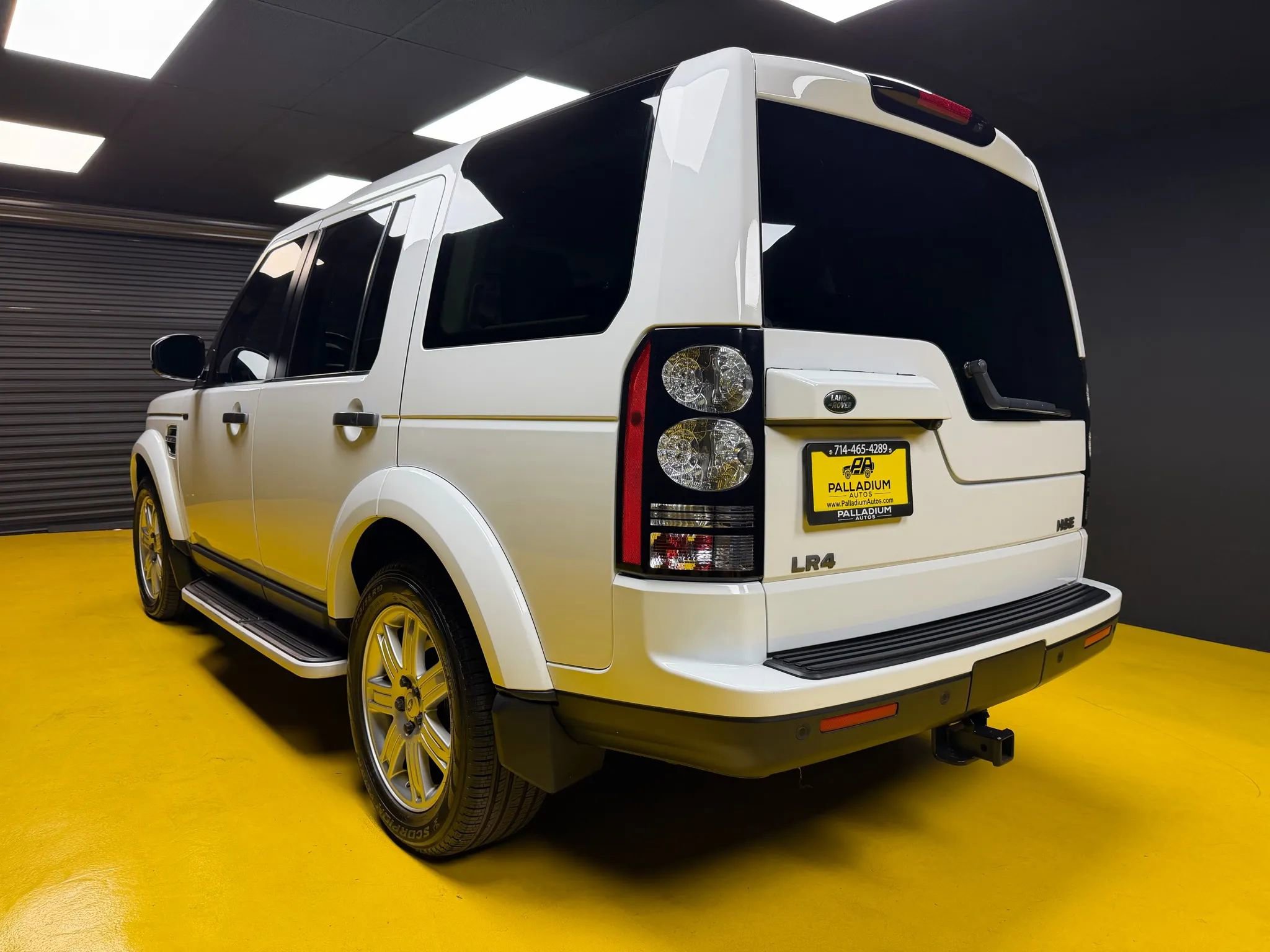 Used 2016 Land Rover LR4 HSE AWD/4WD image 4