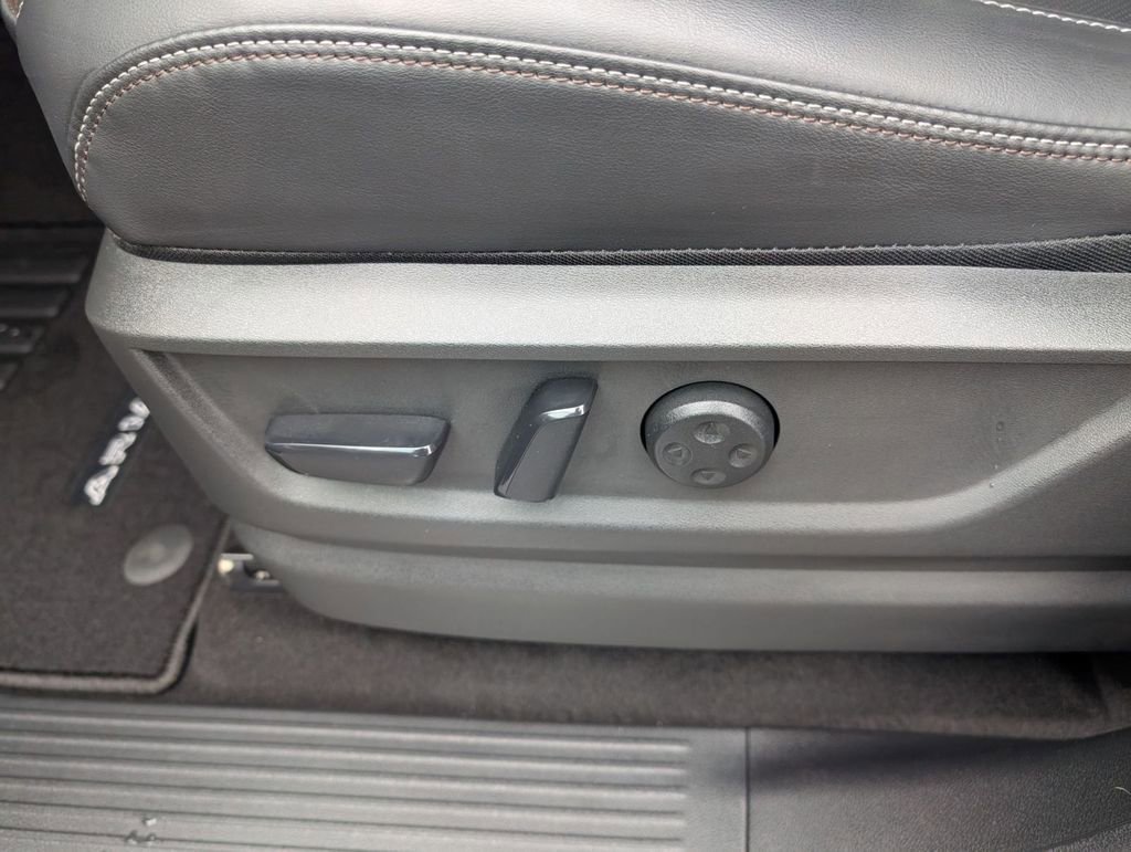 Used 2025 Nissan Armada Platinum image 23