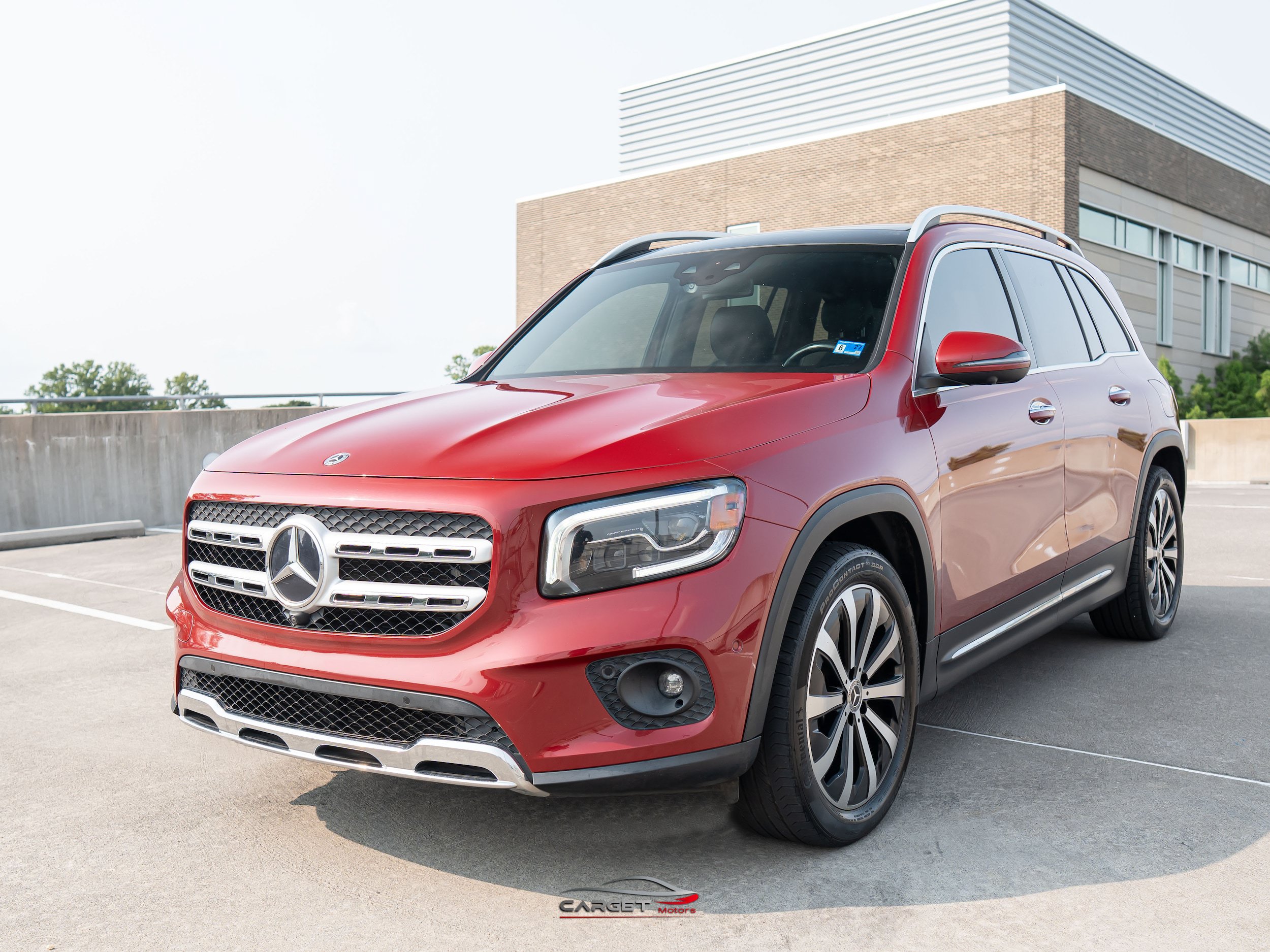 Used 2020 Mercedes-Benz GLB 250 4MATIC w/ Premium Package image 3