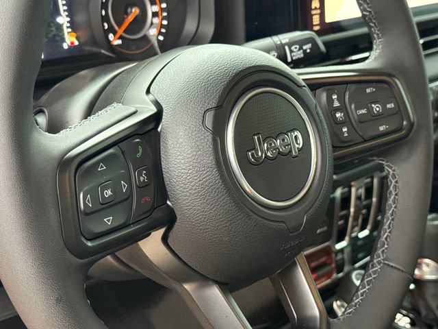 Used 2025 Jeep Gladiator Mojave AWD/4WD image 29