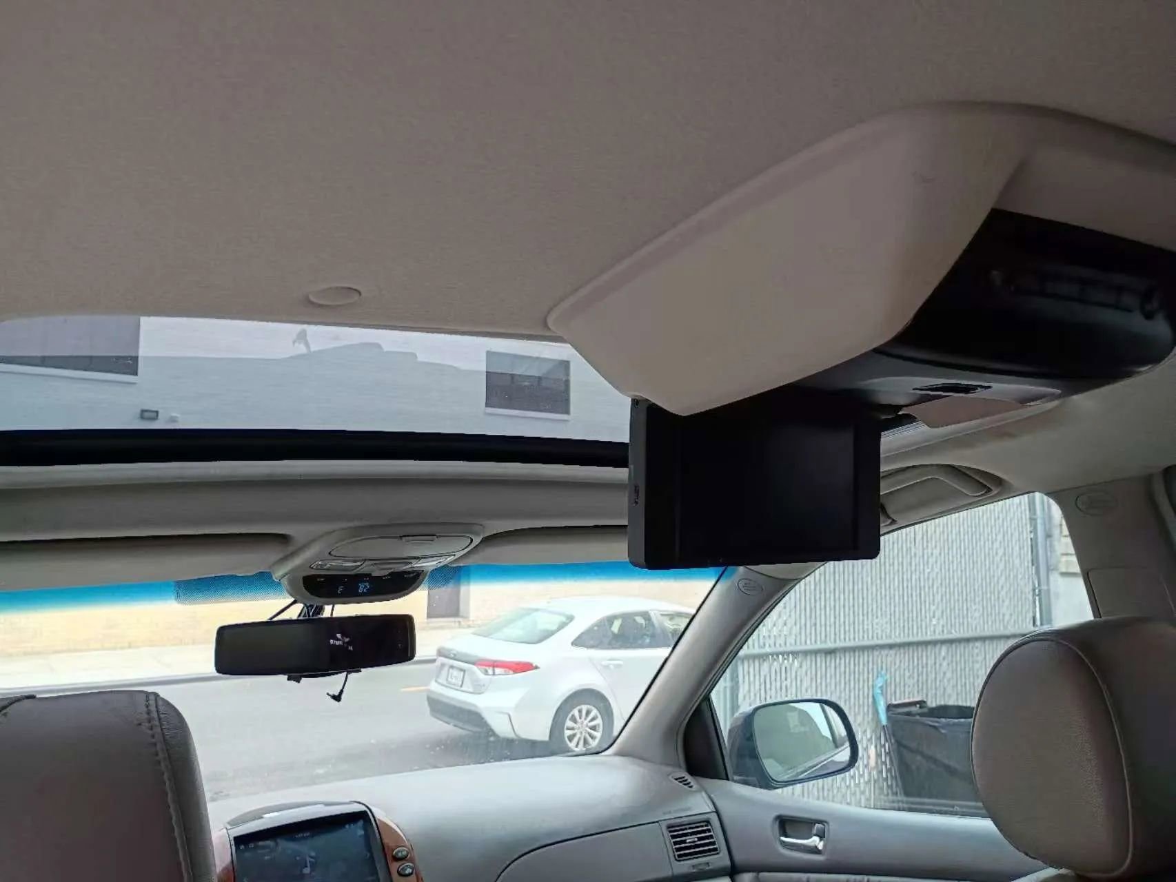 Used 2004 Toyota Sienna XLE image 11