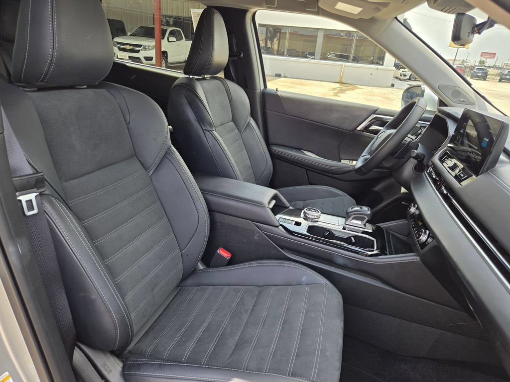 Used 2025 Mitsubishi Outlander SE AWD/4WD image 32