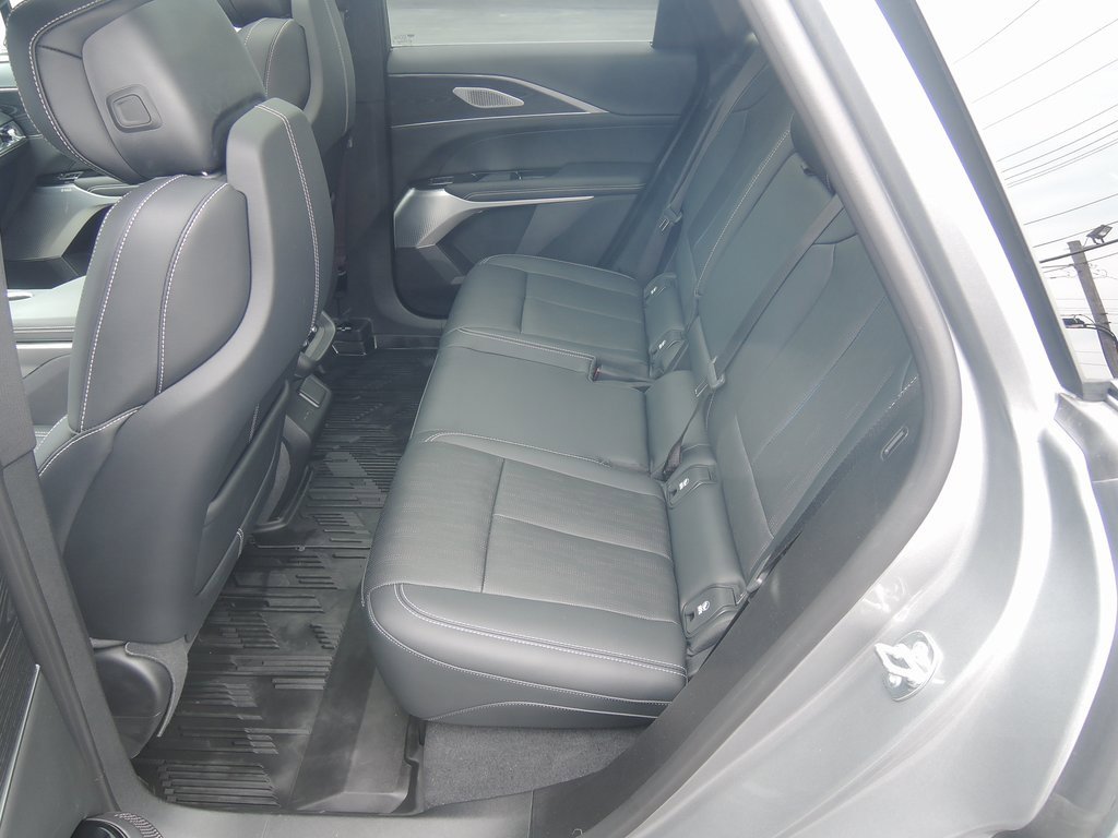 Used 2024 Cadillac Lyriq Luxury w/ LPO, Floor Liner Package image 34