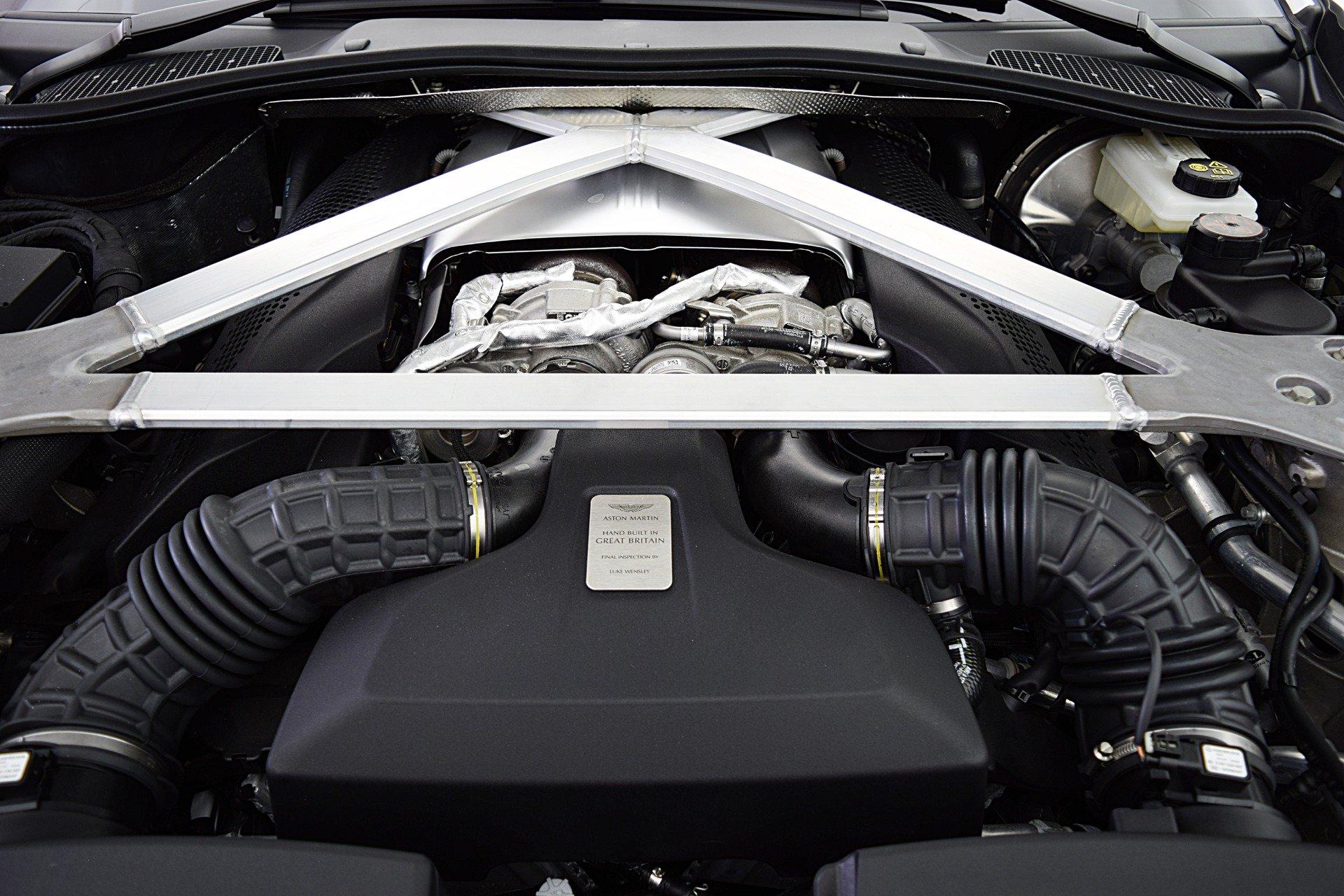 Used 2023 Aston Martin V8 Vantage Roadster RWD image 19