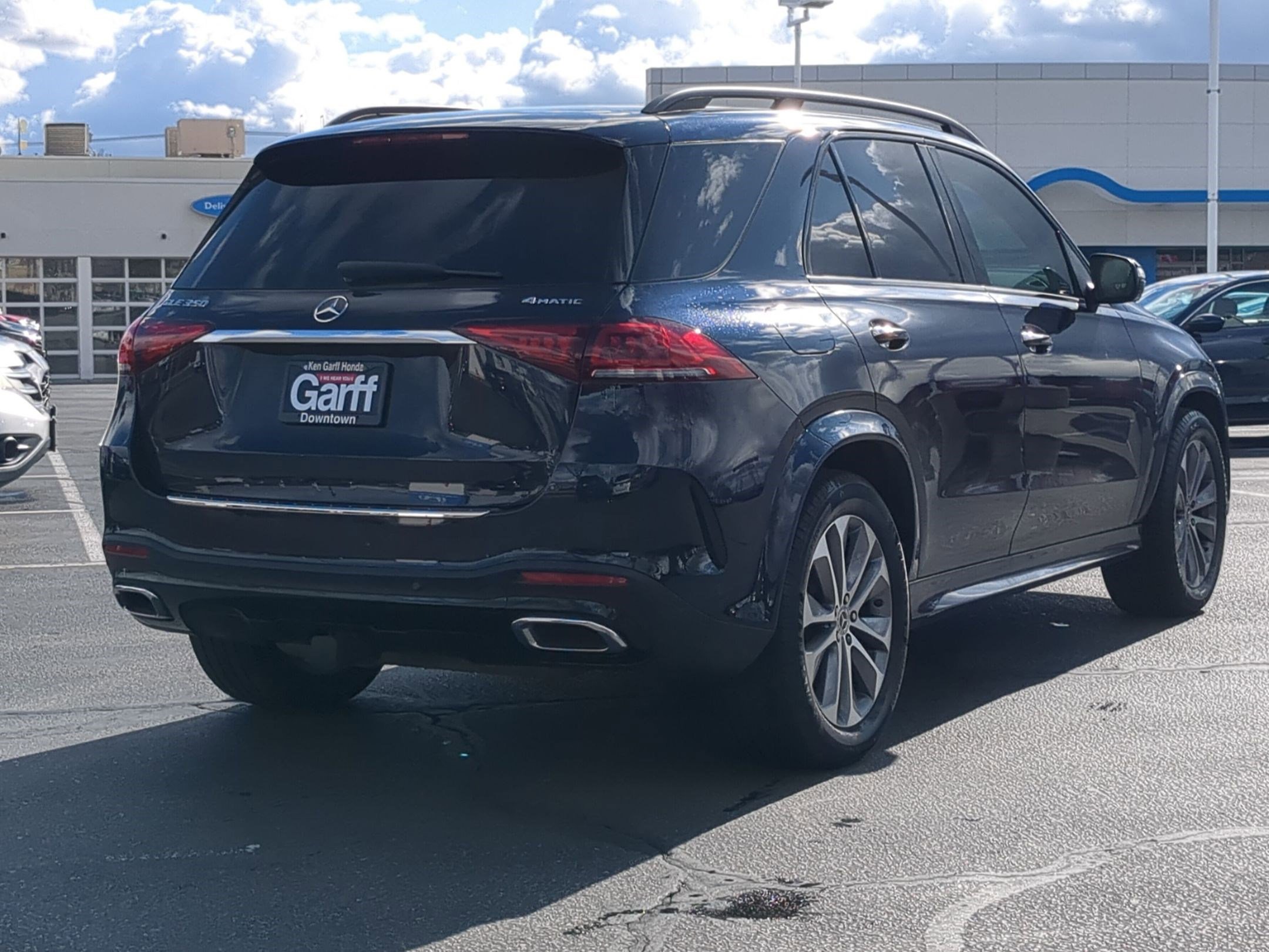 Used 2021 Mercedes-Benz GLE 350 4MATIC image 3