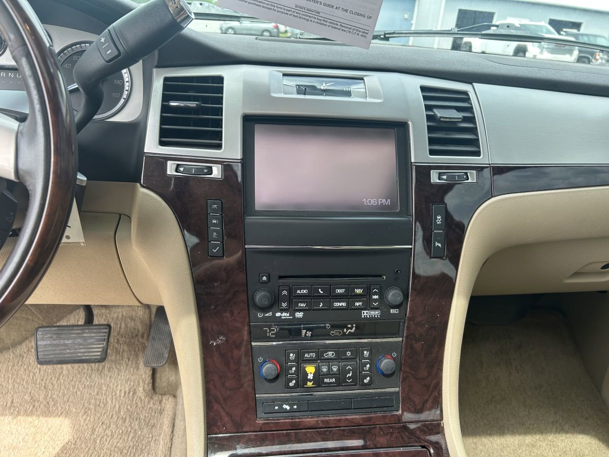 Used 2014 Cadillac Escalade Luxury RWD image 9