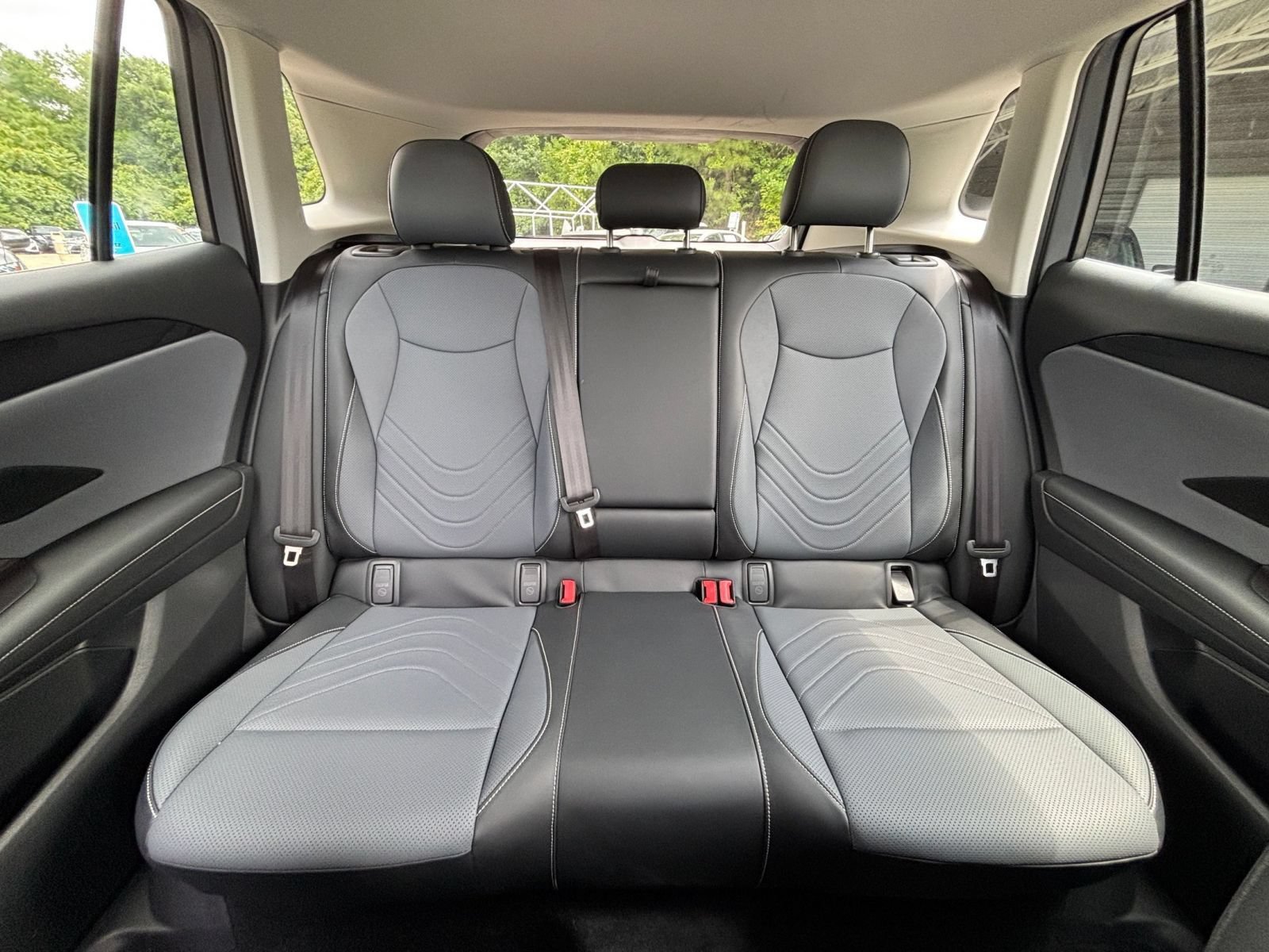 Used 2026 Volkswagen Tiguan SE AWD/4WD image 35