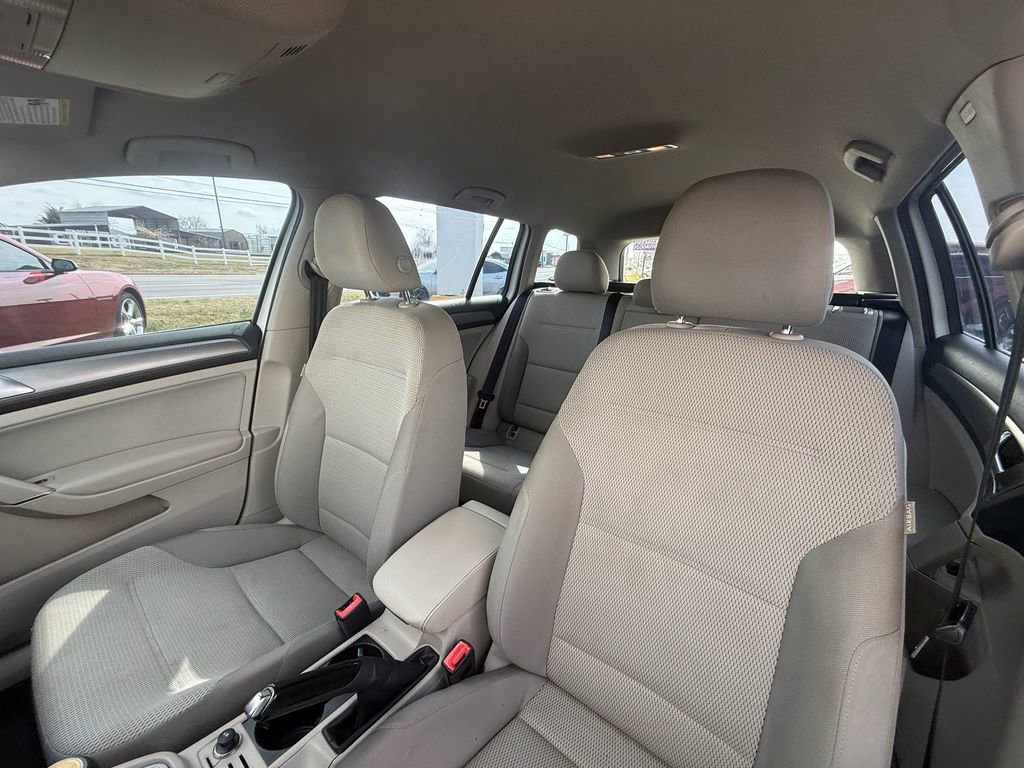 Used 2016 Volkswagen Golf S image 13