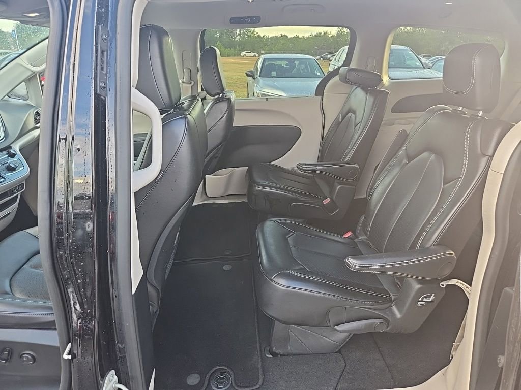 Used 2024 Chrysler Pacifica Touring-L image 29