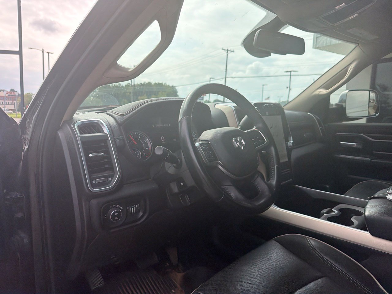 Used 2022 RAM 2500 Laramie AWD/4WD image 3