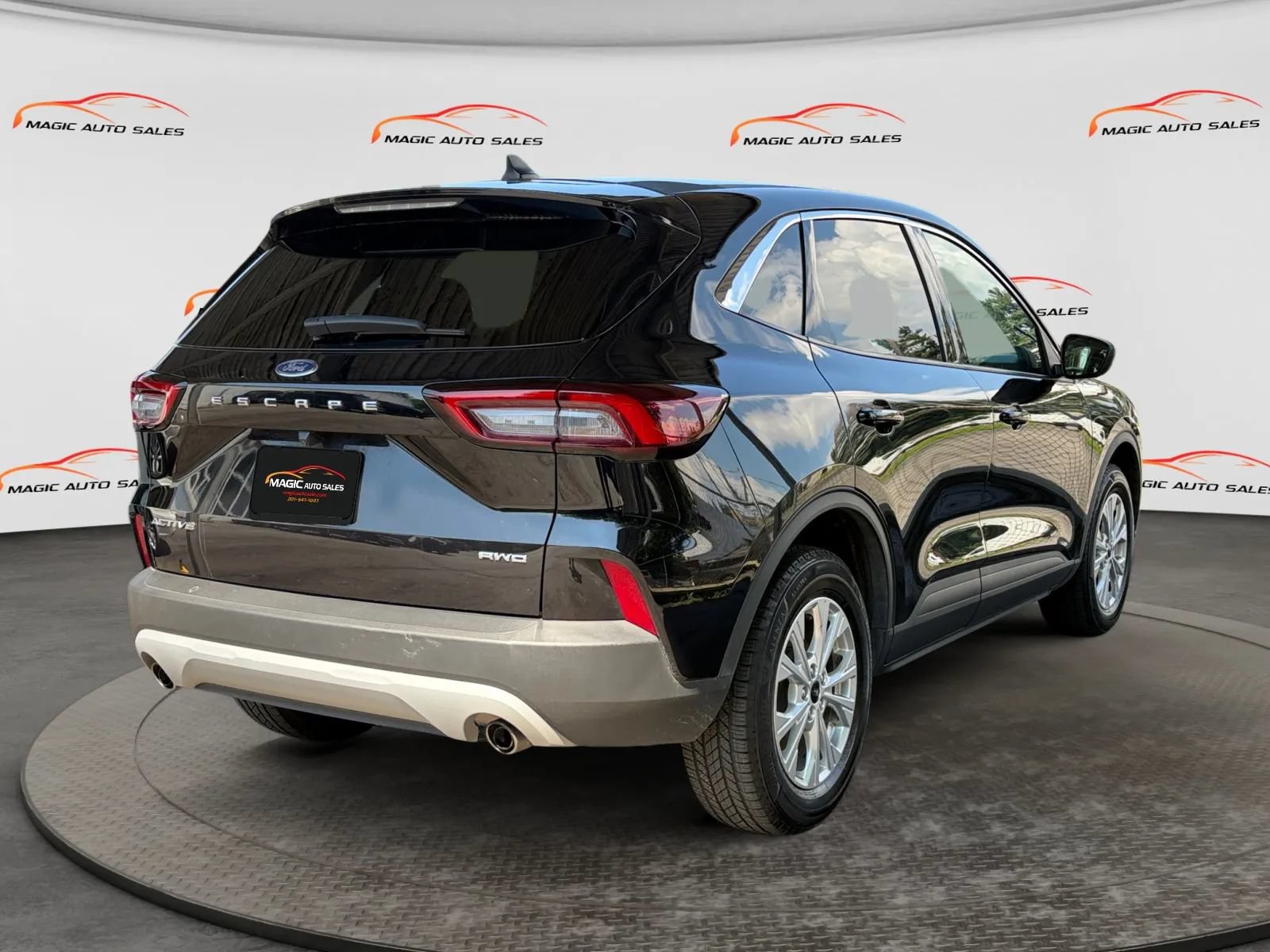 Used 2023 Ford Escape Active AWD/4WD image 10