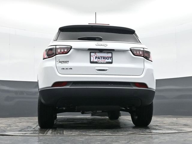 Used 2025 Jeep Compass Sport w/ Mopar Graphics Package image 37