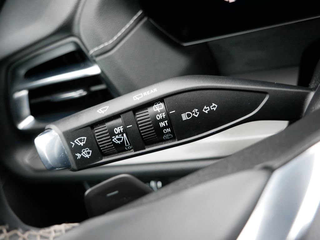 Used 2024 Chevrolet Traverse LT image 23