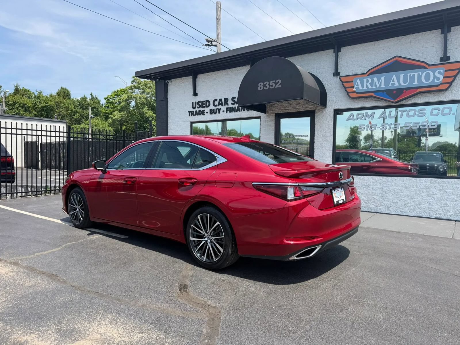 Used 2023 Lexus ES 350 w/ Premium Package FWD image 4