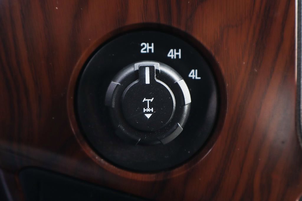 Used 2011 Ford F250 Lariat w/ Lariat Interior Pkg AWD/4WD image 38