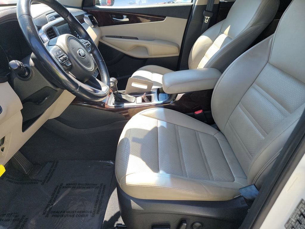 Used 2017 Kia Sorento EX image 2