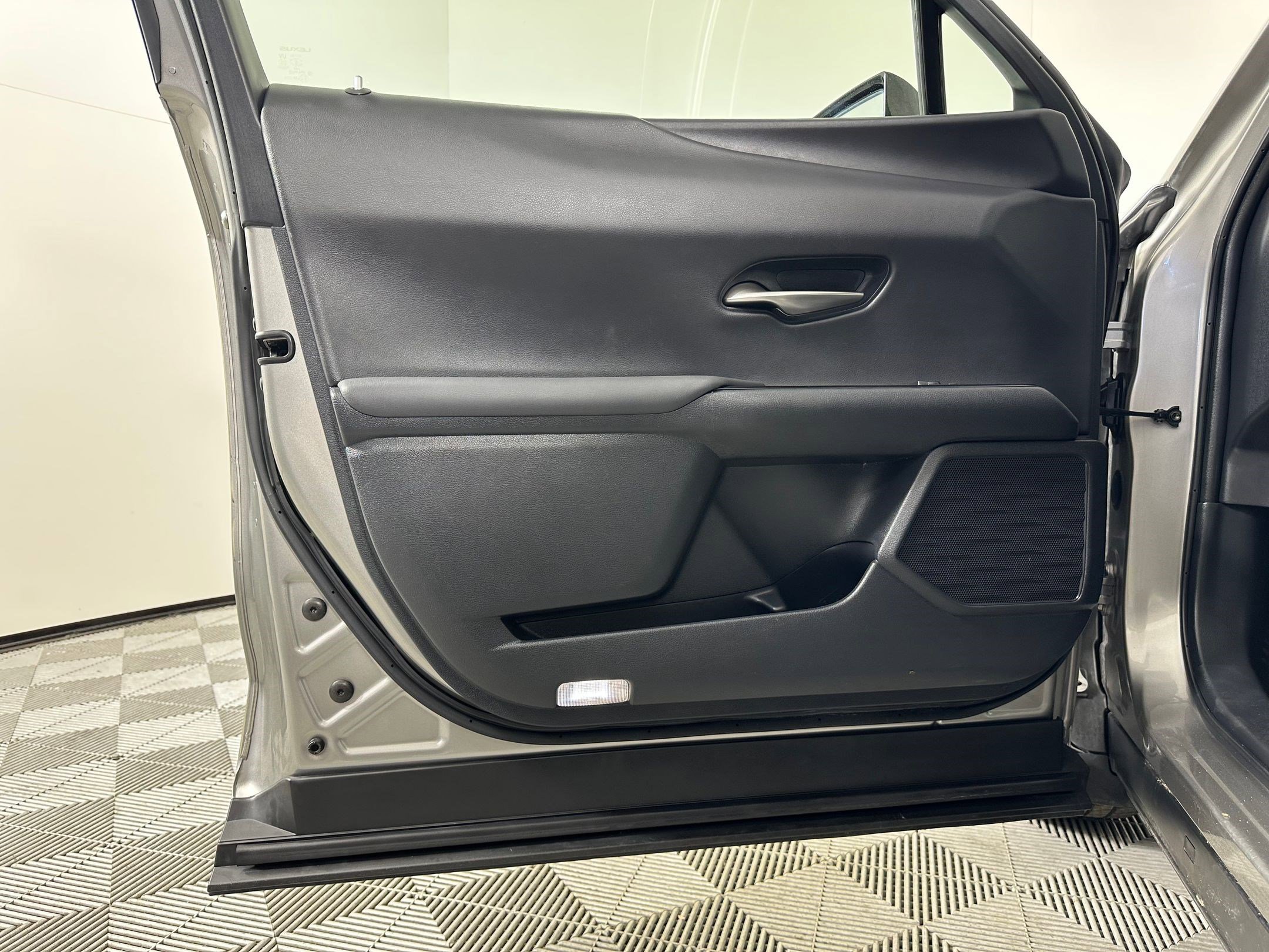 Used 2020 Lexus UX 250h w/ Premium Package image 23