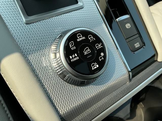 New 2025 Mitsubishi Outlander SEL image 16