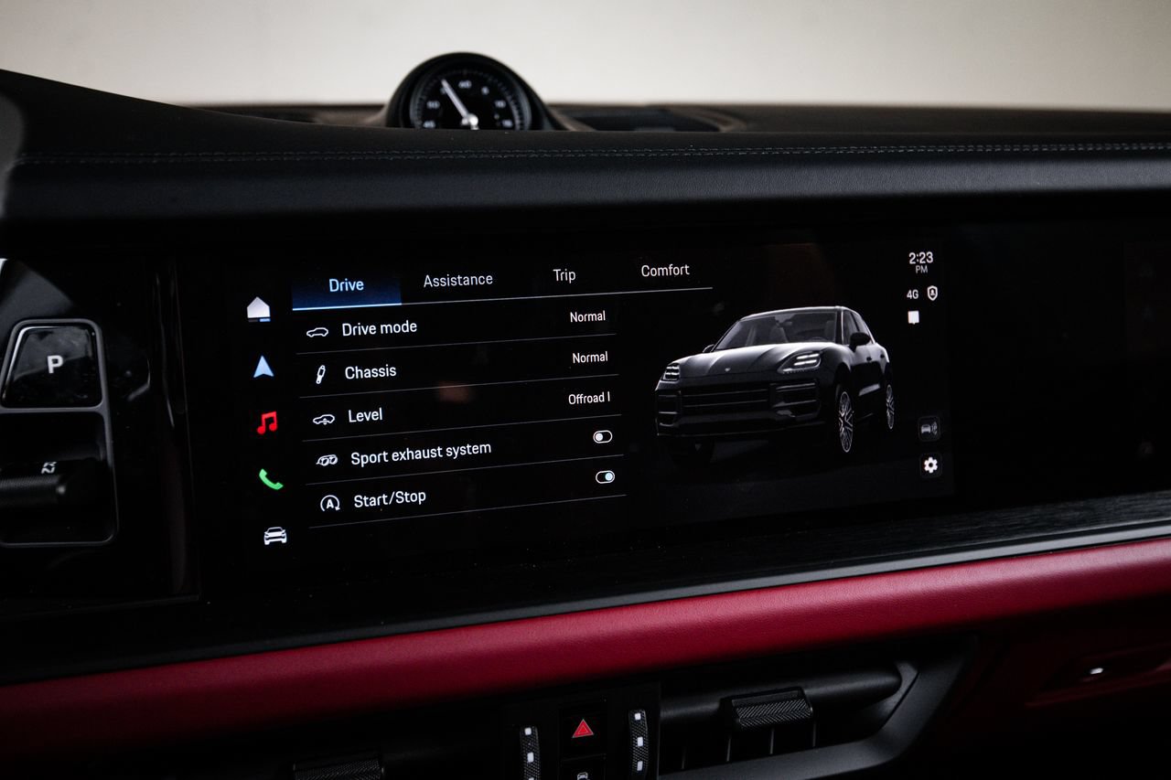 Certified 2026 Porsche Cayenne GTS AWD/4WD image 17