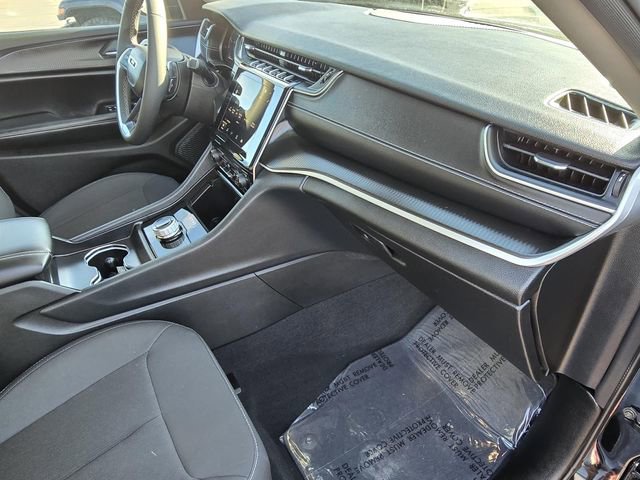Used 2023 Jeep Grand Cherokee Laredo X image 31