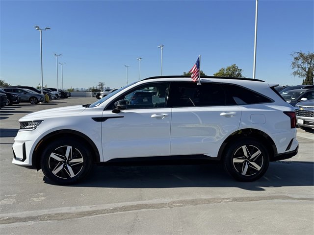 Used 2022 Kia Sorento S w/ Panoramic Sunroof Package image 2