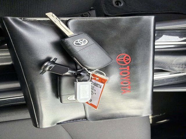 Used 2022 Toyota Corolla LE FWD image 29
