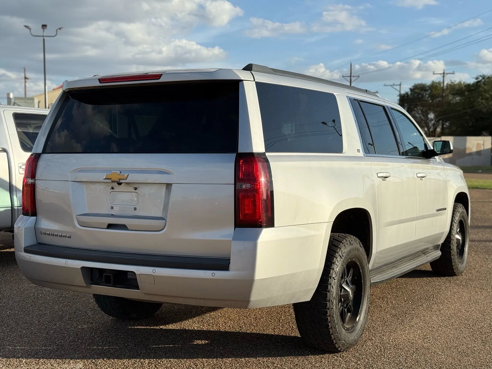 Used 2019 Chevrolet Suburban LT image 7