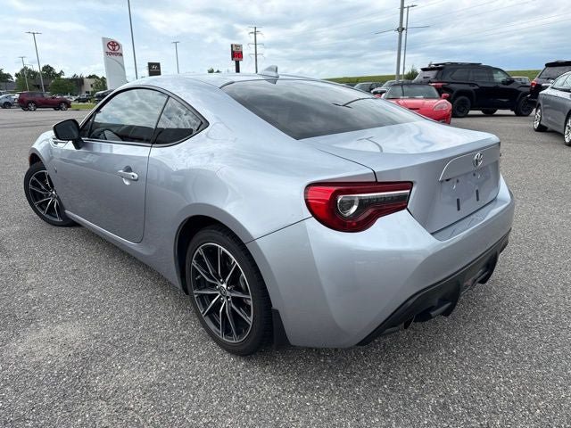 Used 2017 Toyota 86 RWD image 4