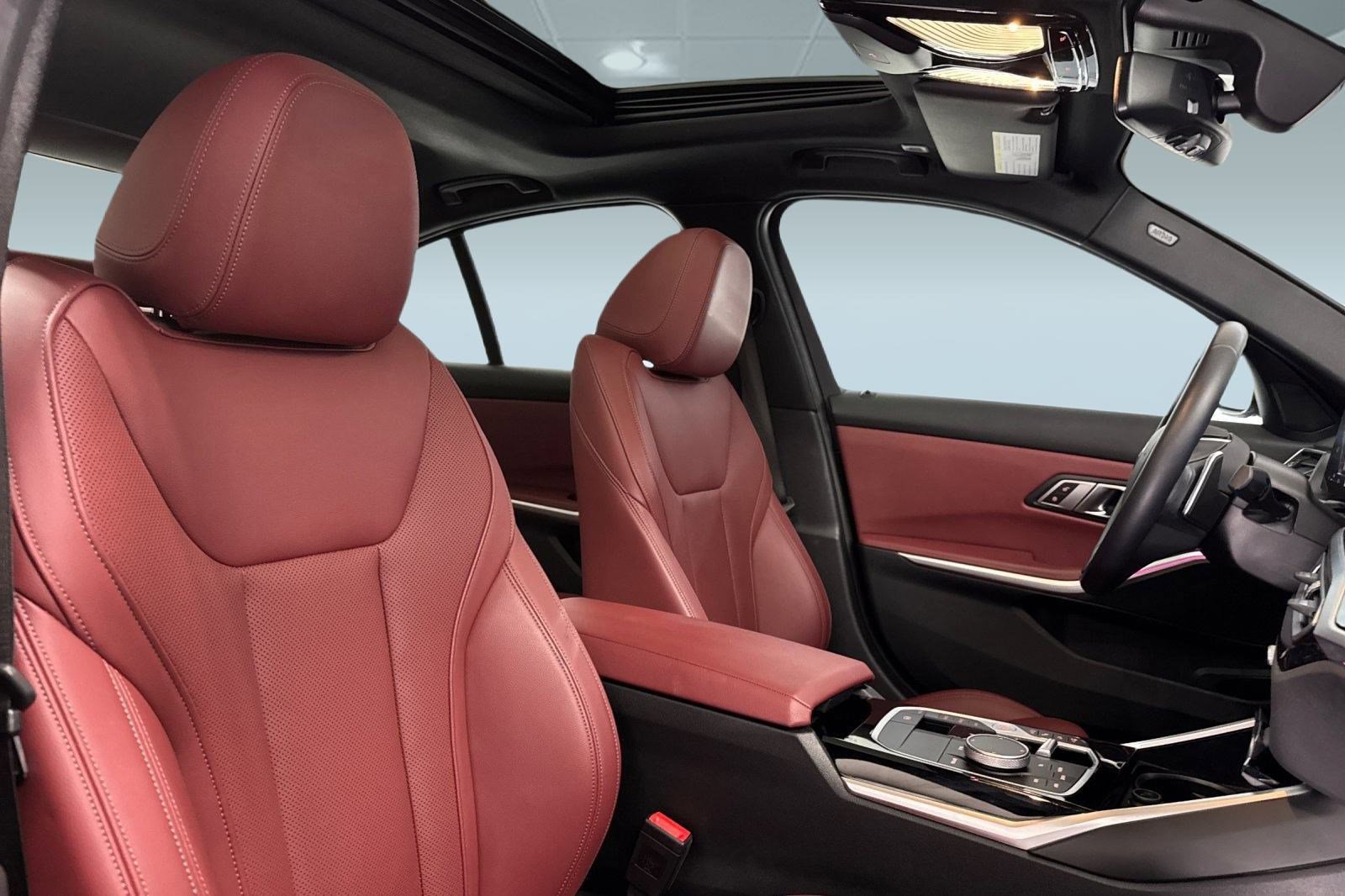 Used 2023 BMW 330i Sedan w/ Parking Assistance Package image 31