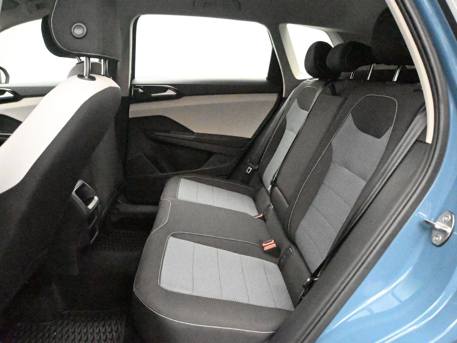 Certified 2025 Volkswagen Taos S AWD/4WD image 10