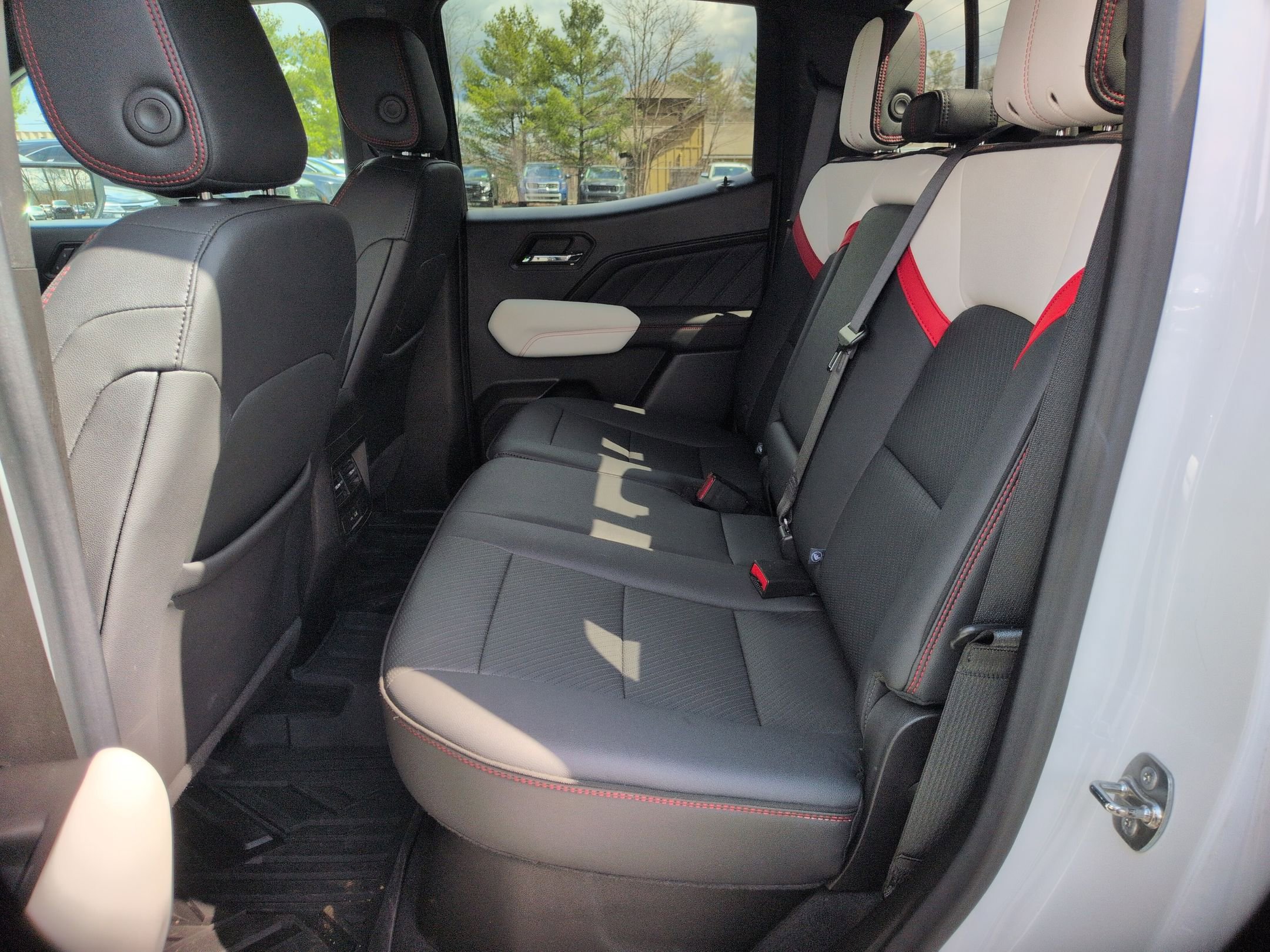 Used 2024 GMC Canyon AT4X image 15