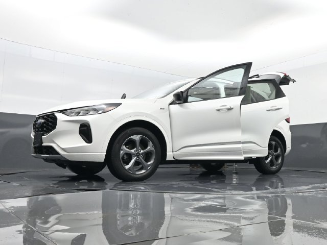 Used 2023 Ford Escape ST-Line w/ Tech Pack #1 AWD/4WD image 34