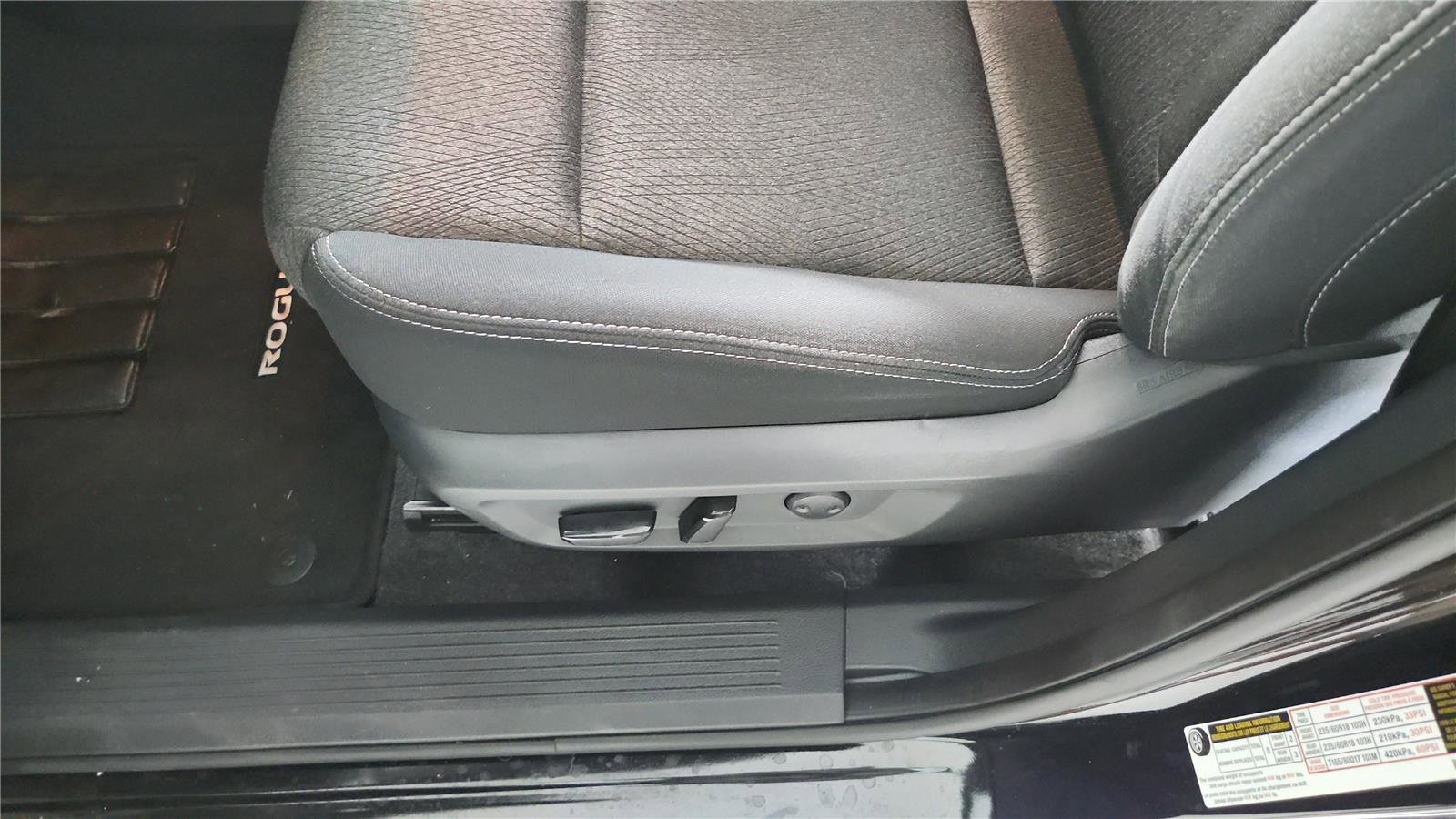 Used 2024 Nissan Rogue SV image 11