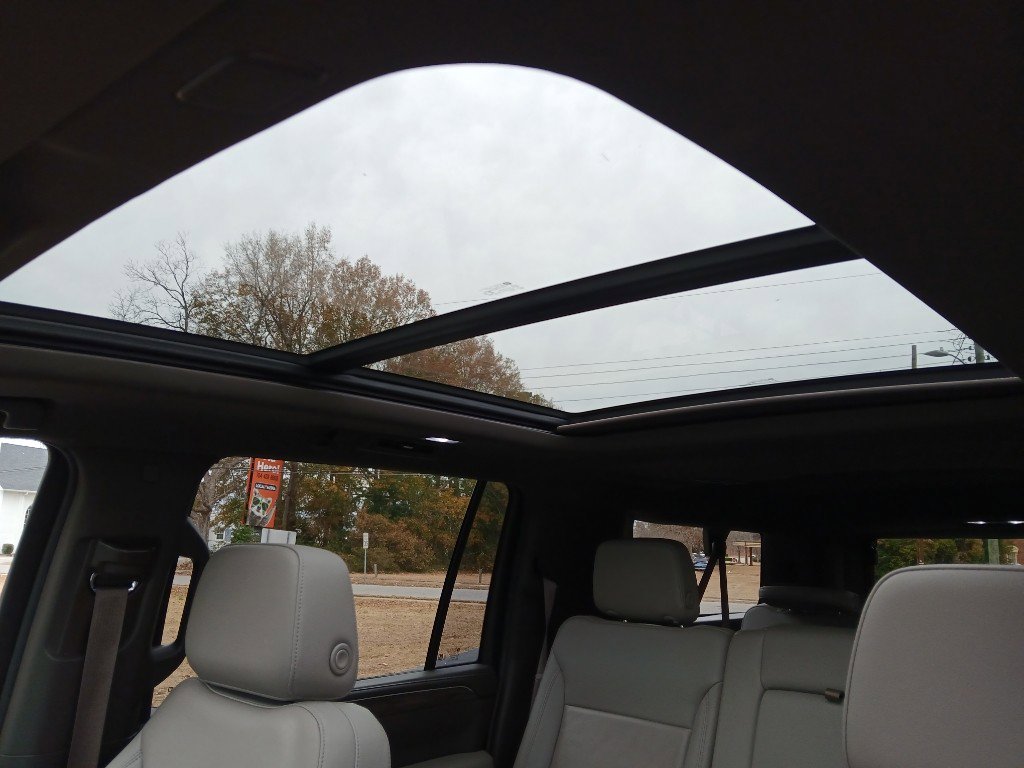 Used 2022 Chevrolet Suburban Z71 w/ Luxury Package image 45