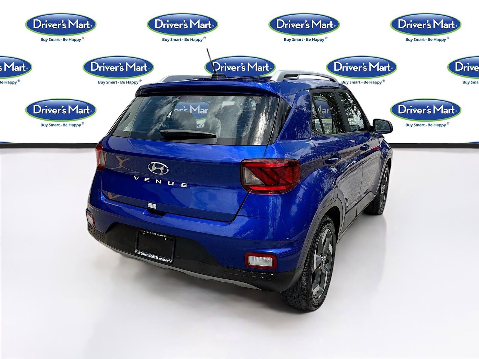 Used 2025 Hyundai Venue SEL FWD image 7