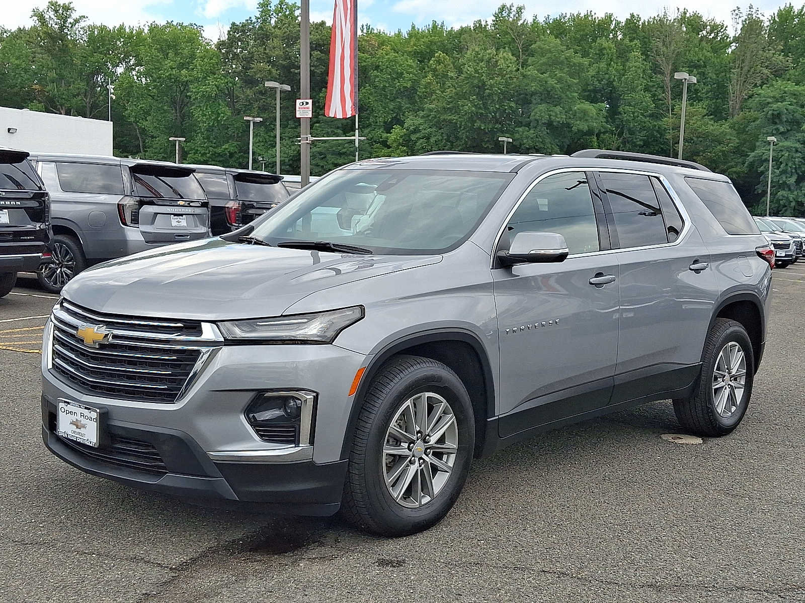 Used 2023 Chevrolet Traverse LT AWD/4WD image 3