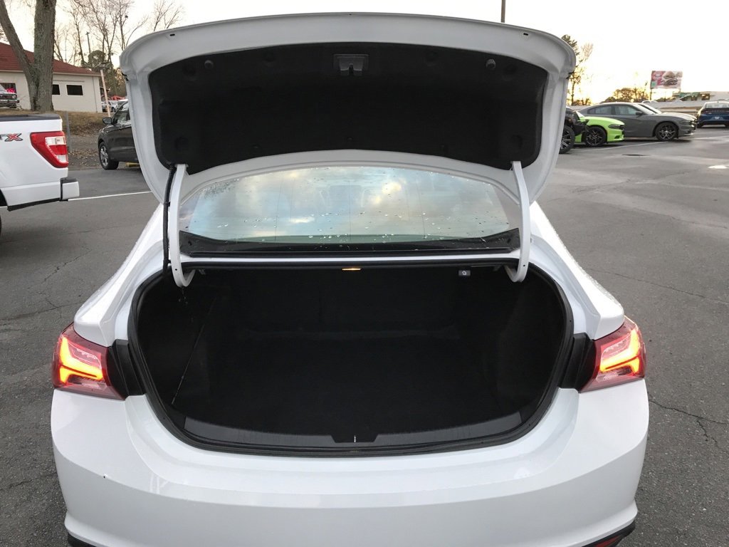 Used 2022 Chevrolet Malibu LT image 4