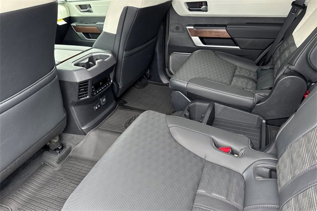 Used 2025 Toyota Sequoia Capstone image 10