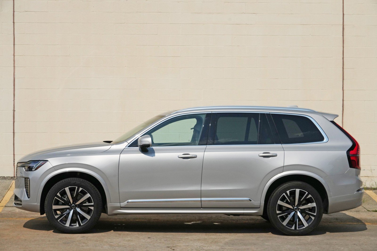 Used 2025 Volvo XC90 B5 Core w/ Protection Package Premier AWD/4WD image 54