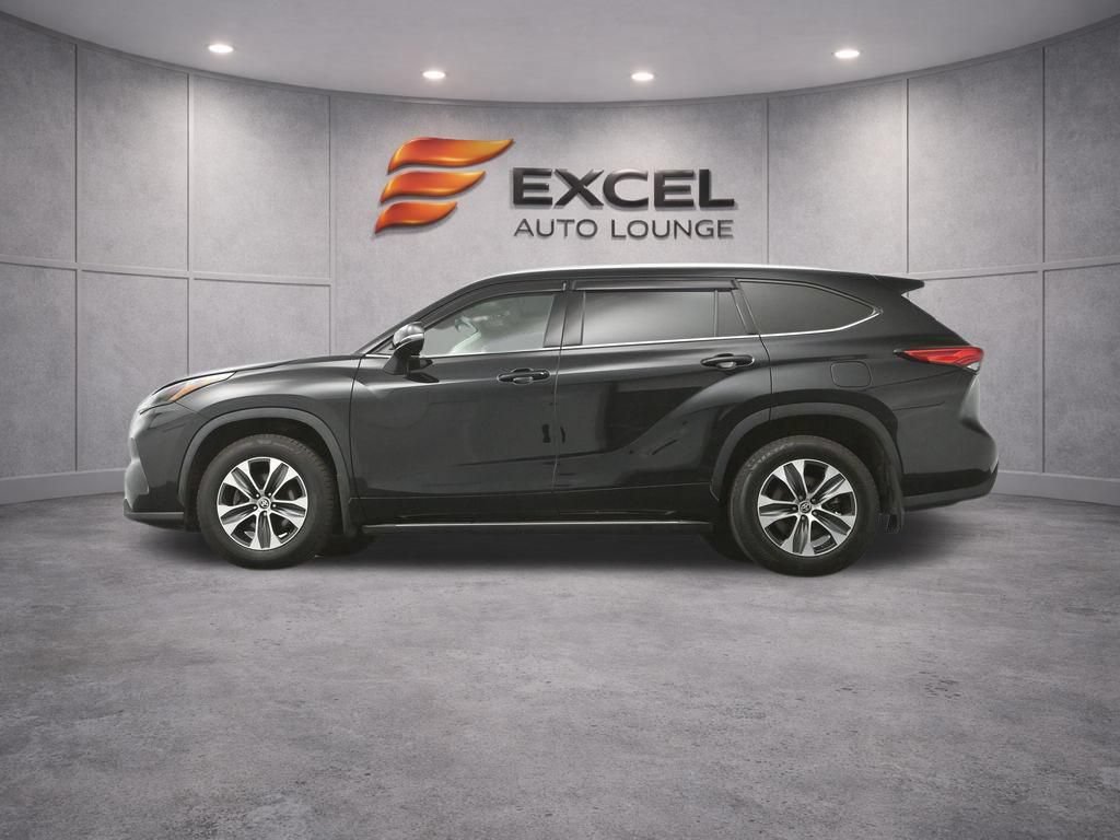 Used 2022 Toyota Highlander XLE AWD/4WD image 42