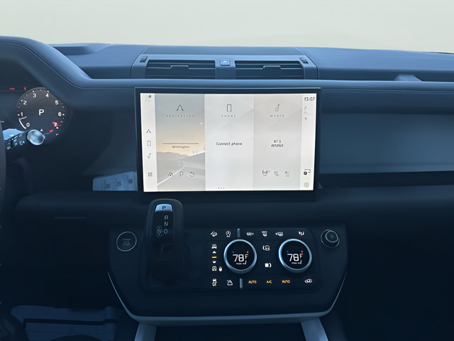Certified 2025 Land Rover Defender 110 X-Dynamic SE AWD/4WD image 27