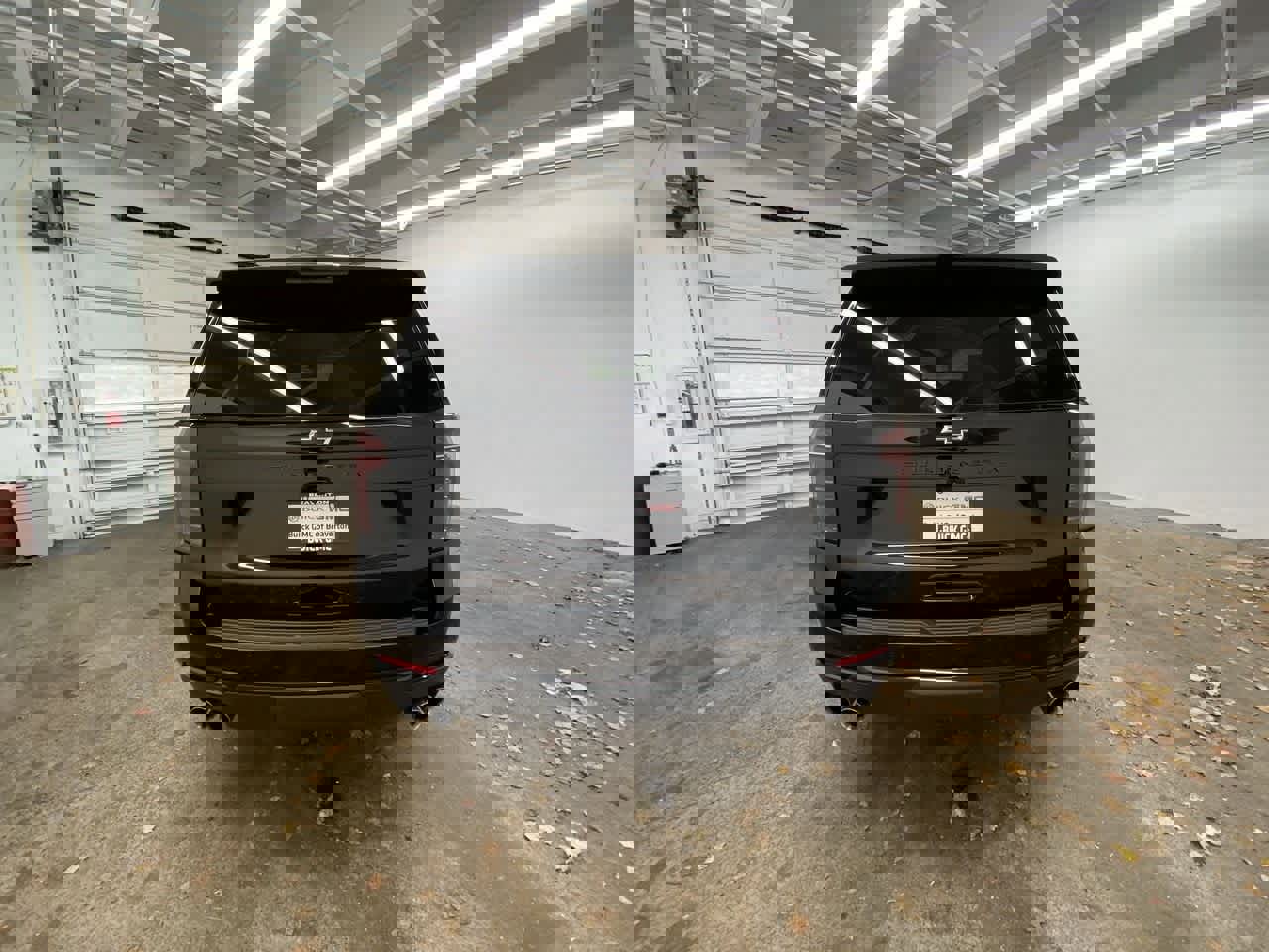 Used 2025 Chevrolet Suburban Z71 image 5